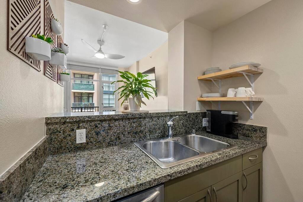 Trendy In The Gaslamp Quarter Apartment